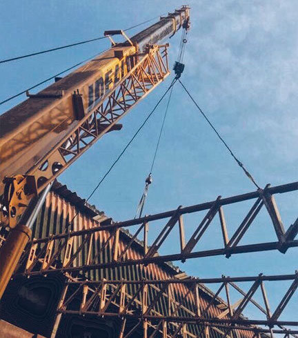 Guindaste e estrutura metálica